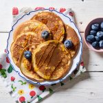 פנקייק חלווה וטחינה – ארוחת בוקר בריאה ומפנקת