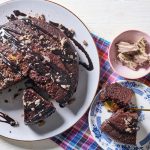 עוגת שוקולד חלווה בחושה, עשירה וקלה להכנה