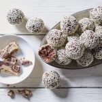 כדורי שוקולד חלווה מהירים עם פתי בר